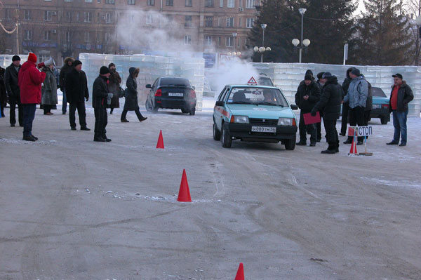 Мастерское вождение автомобиля по морозу