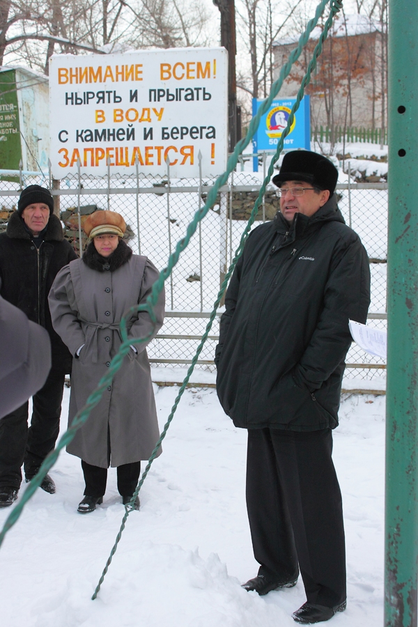 Проруби готовят к приему купальщиков