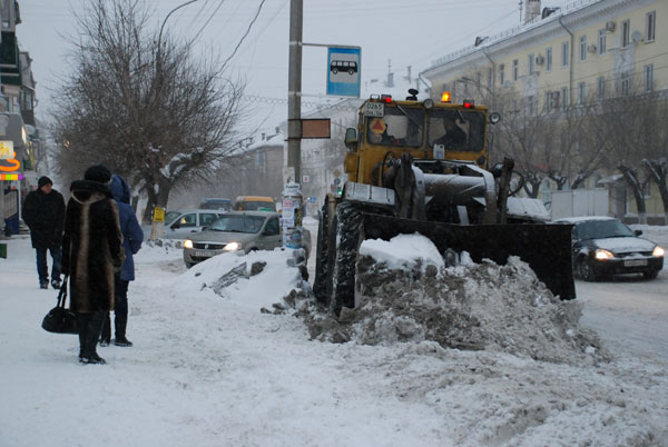 Город завалило снегом. Окраинные поселки оказались отрезанными от центра