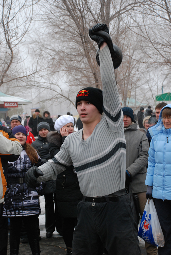 Покорили столб и сожгли чучело
