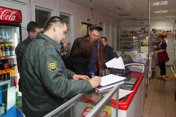 К ларьку не зарастает народная тропа. Почему в Орске процветает ночная торговля алкоголем?