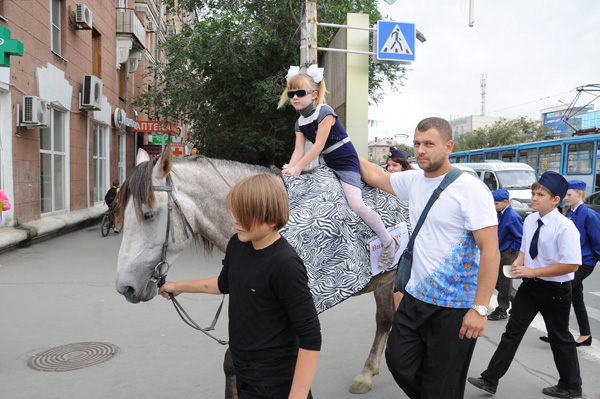 Через пешеходный
переход – на зебре