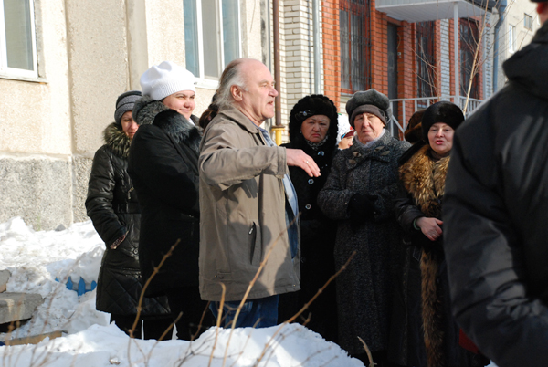 Новая власть в 6-м микрорайоне. Общественники попытались расшевелить жителей