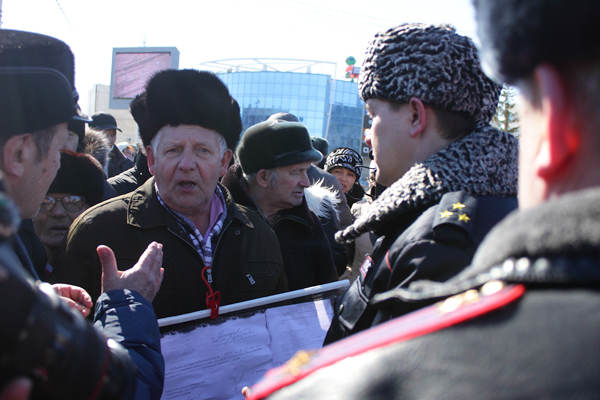 Площадь повышенного давления.
Орск осваивает методы по срыву митингов?
