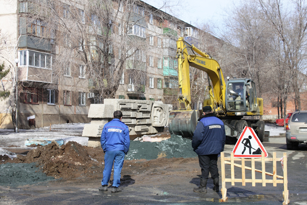 «Венеция» в центре города.
Потоп на улице Ленинского Комсомола начали устранять благодаря газете