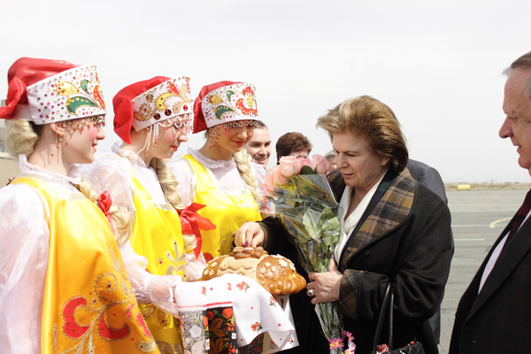 Валентина Терешкова зарядила орчан
космической энергией. День первой в мире женщины-космонавта расписан по минутам
