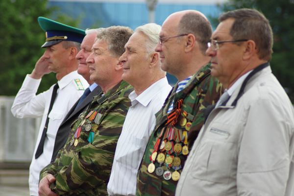 Пограничники объединились 
с воинами-афганцами. Все получили медали и грамоты