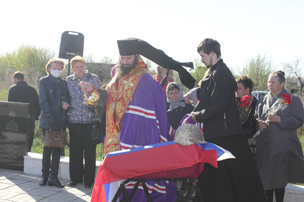 Солдат вернулся на родину.
Вестей с фронта ждали семьдесят два года