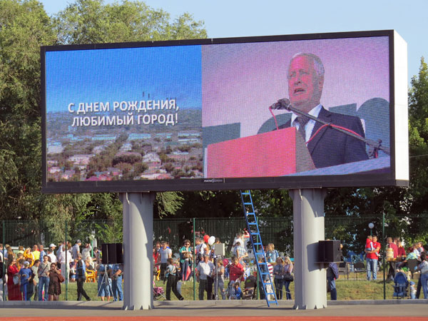 Младшая сестра ВДНХ 
открылась и в Орске.
Выставка-ярмарка собрала народ 
на главном стадионе города