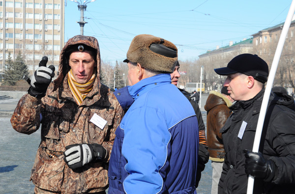 Людно место пусто не бывает. В первый же день весны в центре города прошли две массовые акции