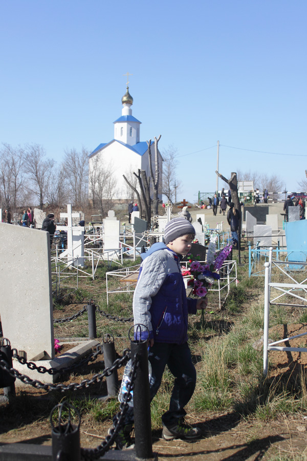 На Радоницу десятки тысяч орчан пришли на могилы близких