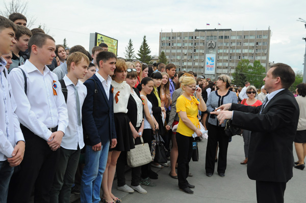 Больше тысячи горожан на Комсомольской не митинговали, а пели