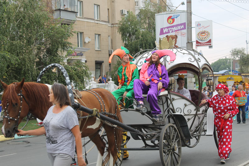 Герои любимых кинолент вышли на улицы города