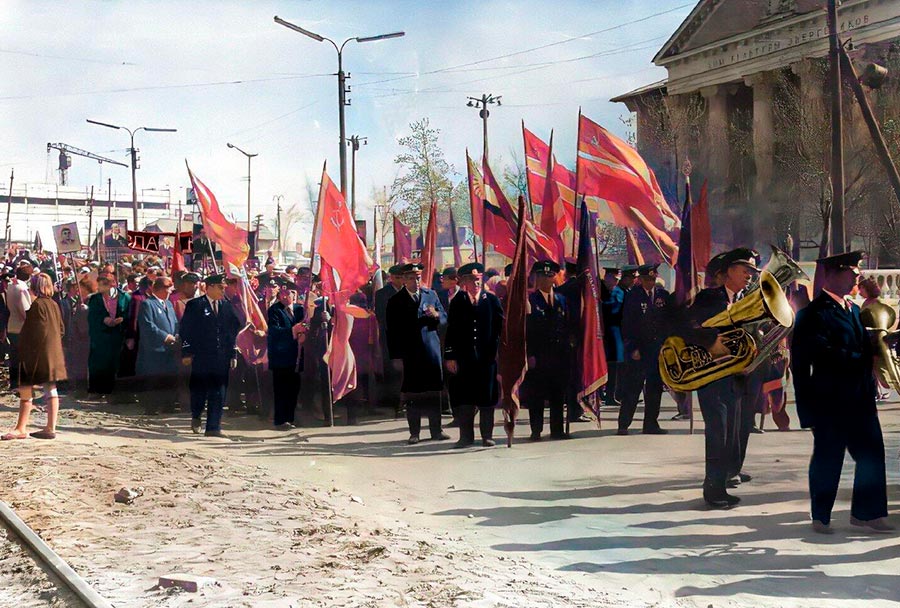 Как в Орске на Первомай устраивали колхозный базар