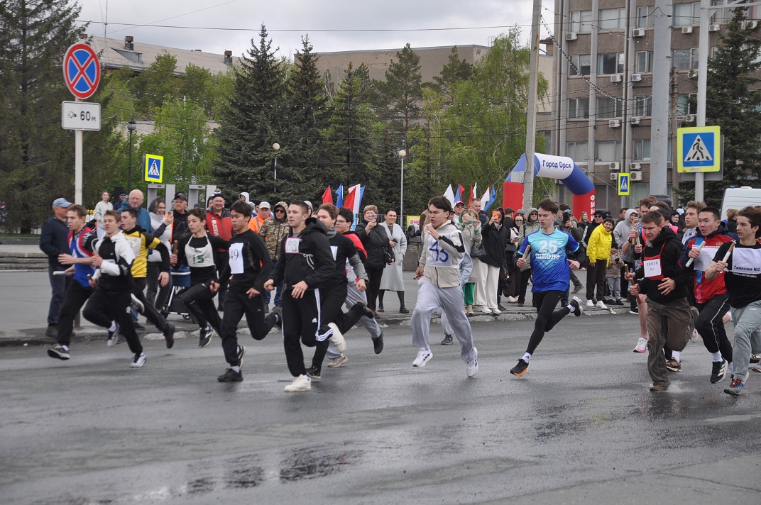Бежали все!