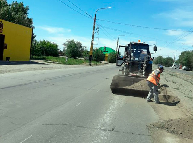 Специалисты «САТУ» моют город и убирают его от мусора