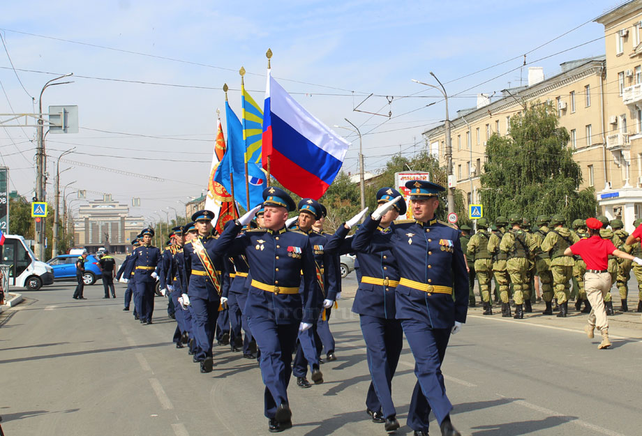 Орской войсковой части вручили боевое знамя