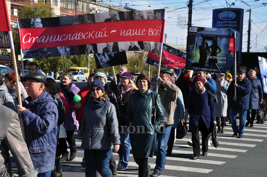 «Бросай все, беги в театр!»