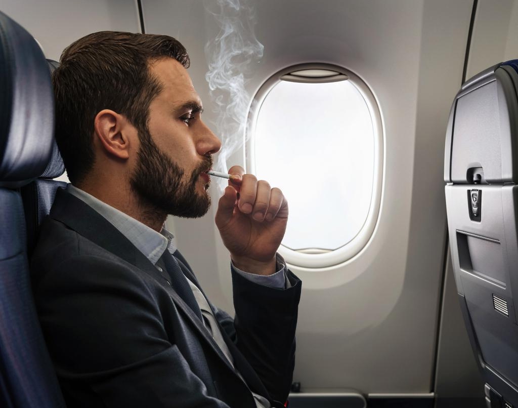 Дорогой перекур. Пассажир заплатит штраф за сигарету на борту