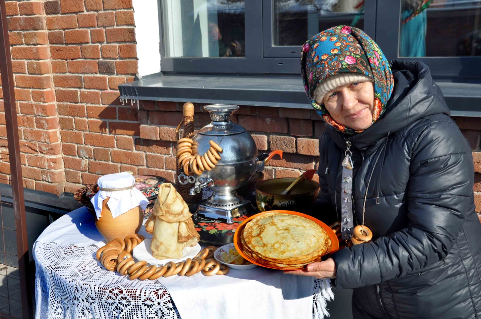 Заплела косу - получай блины! Орчане проводили зиму с хороводами, частушками и угощениями