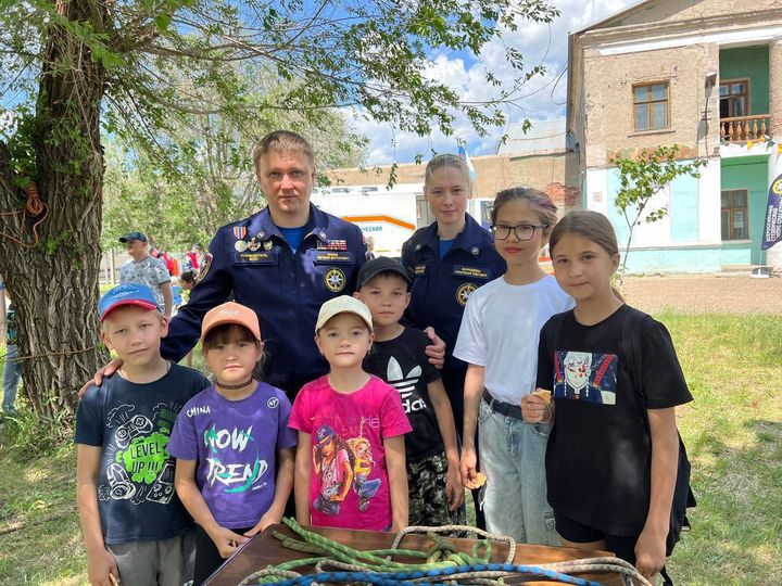 Юные орчане примерили на себя роль пожарных