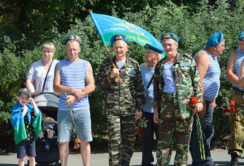 Десантники всех поколений вспомнили товарищей и годы службы