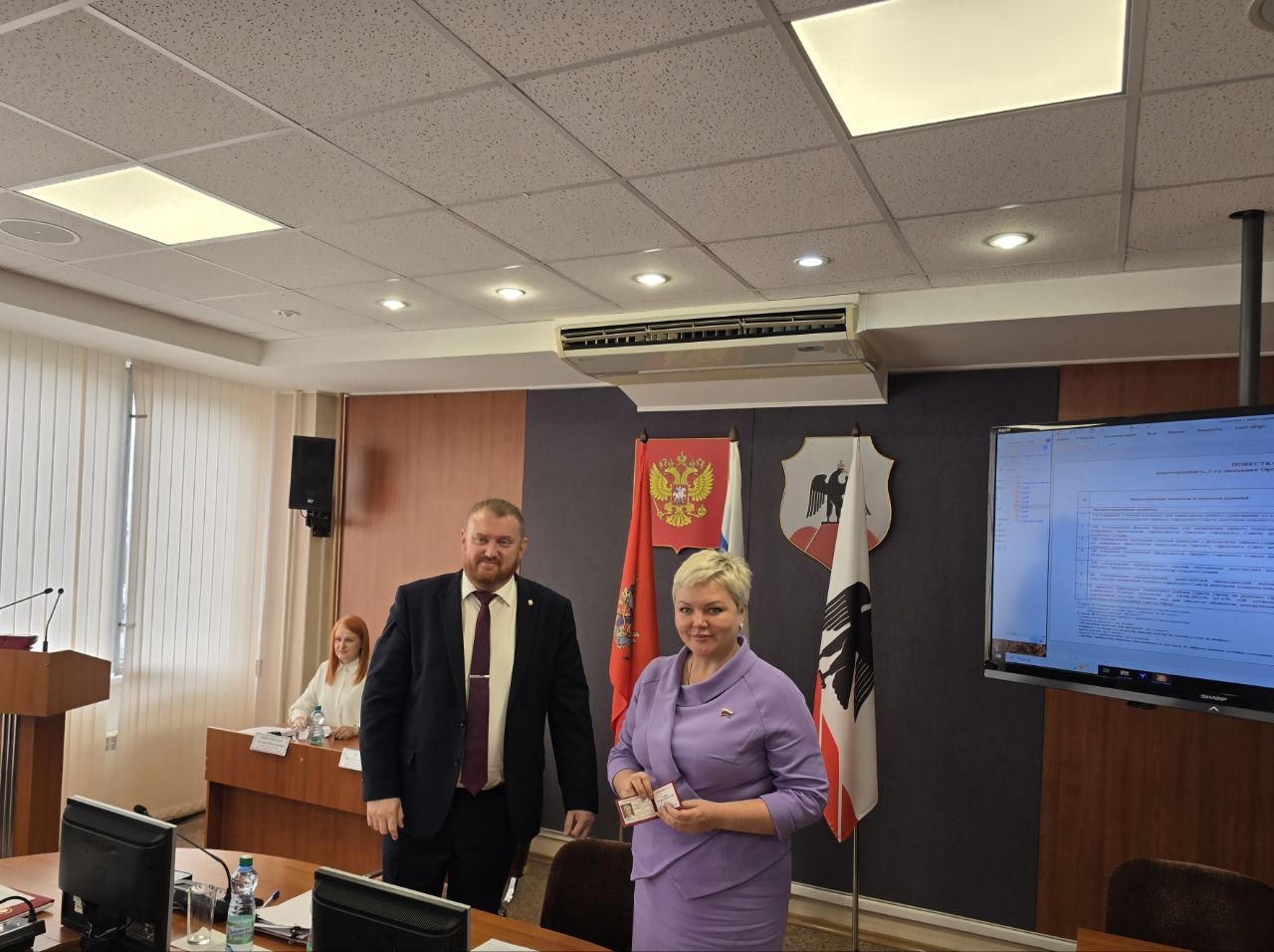 Депутатам вручили удостоверения