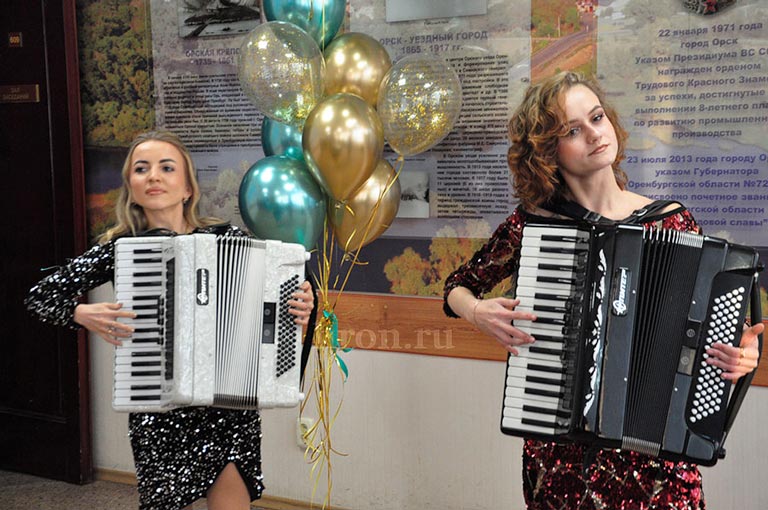 И горы свернет, и шведскую стенку соберет