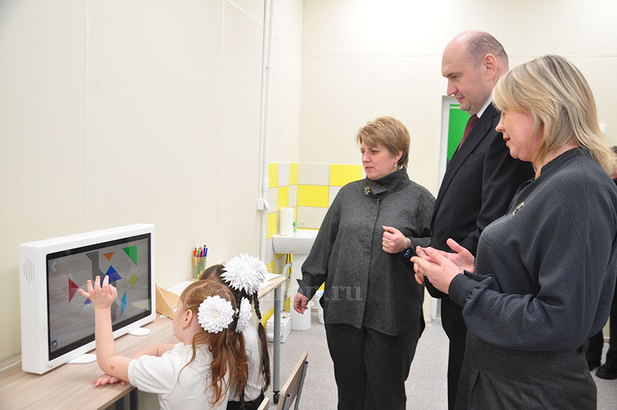 Путь губернатора. Глава региона оценил преображение учреждений образования