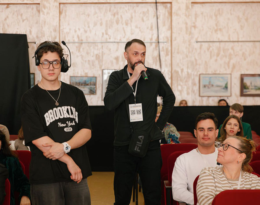 Все туристы – к нам