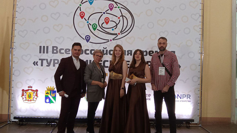 Все туристы – к нам