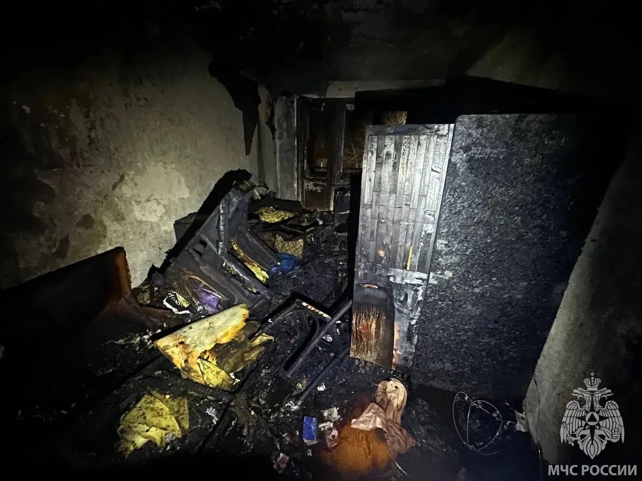 Шесть человек эвакуированы при пожаре в жилом доме