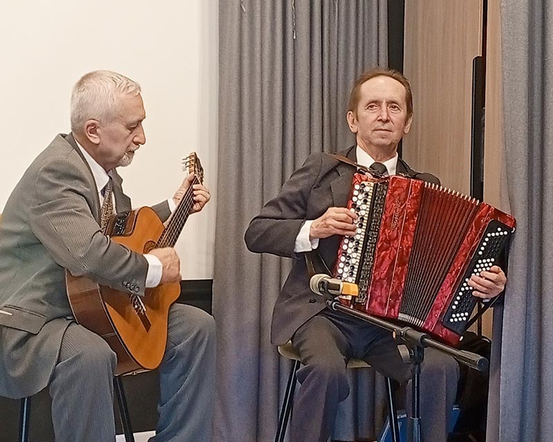 В союзе с музыкой строка