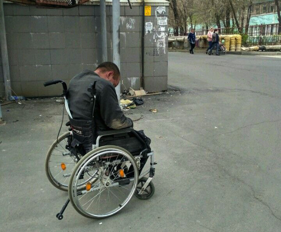 Без имени и фамилии. Инвалид, потерявший память, оказался на проезжей части