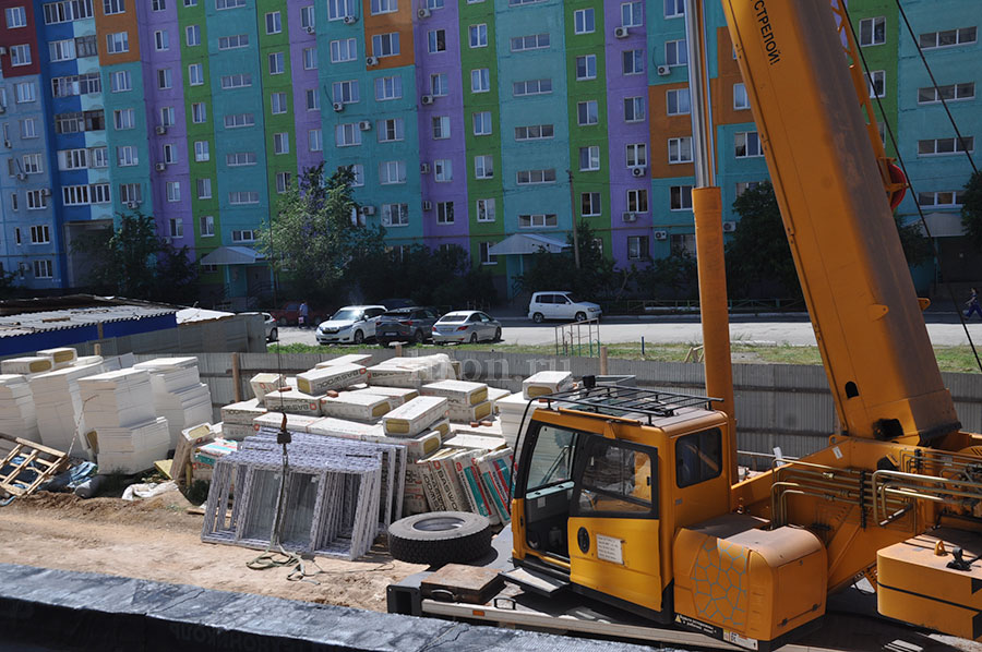 Этажи уходят в небо. Первая секция высотки будет сдана в июне