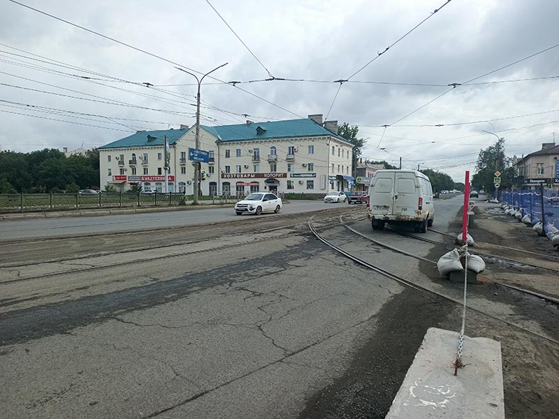 На острие переезда. Автомобилисты пробивают колеса на площади Гагарина