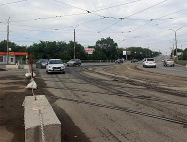 Автомобилисты пробивают колеса на площади Гагарина