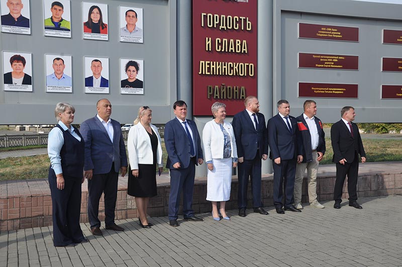 Дороже золота. Двадцать профессионалов теперь на Доске почета