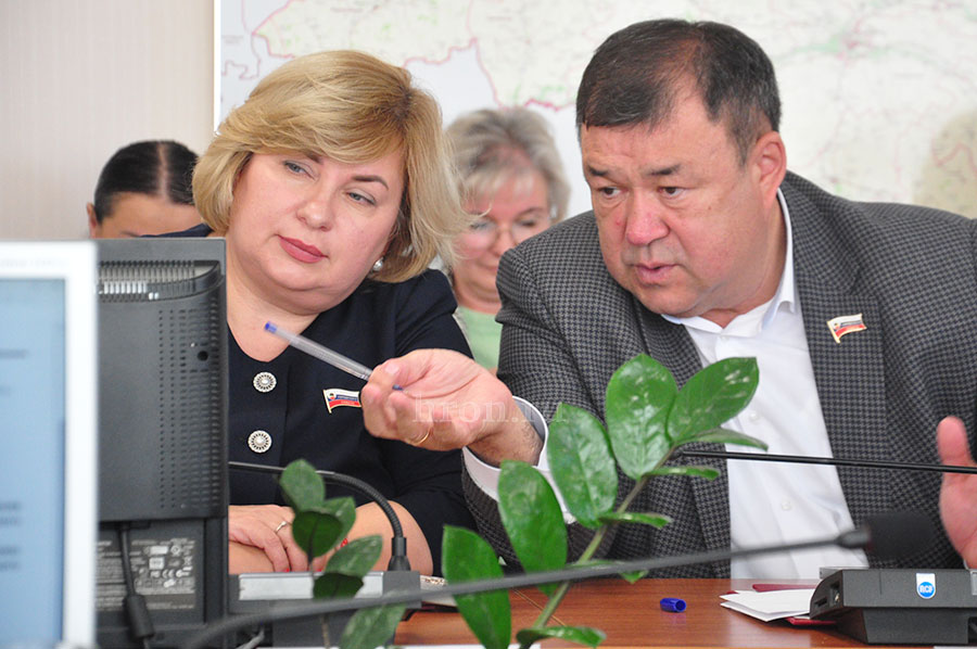 Когда тайное становится явным. Депутаты на внеочередном заседании выбрали заместителя председателя