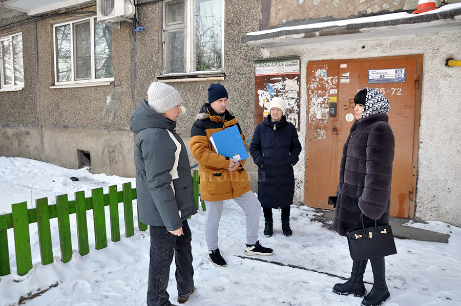 Дом «трещит по швам». Жителей аварийной пятиэтажки не устраивает туманное будущее