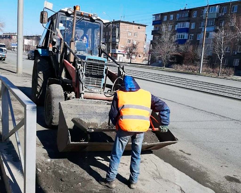 МУП «САТУ» приводит в порядок городские улицы 