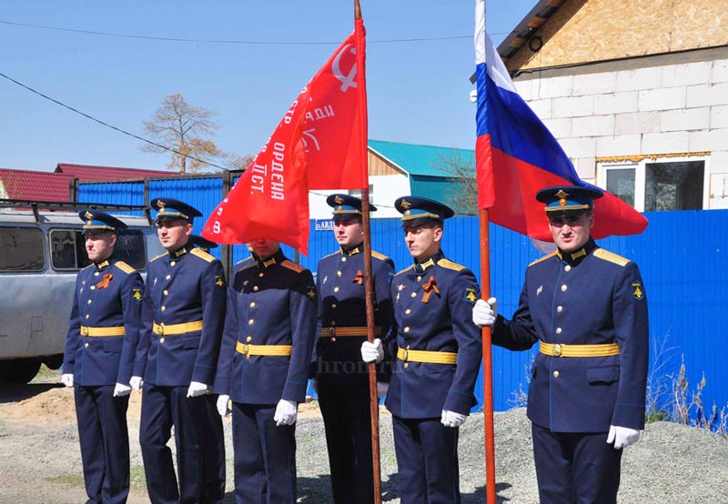 Фронтовики принимали поздравления дома