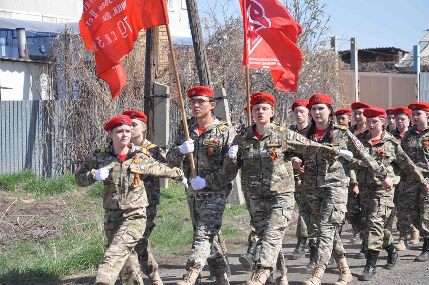 Фронтовики принимали поздравления дома