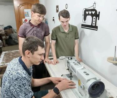 В особенном доме лепят, шьют и учатся жить