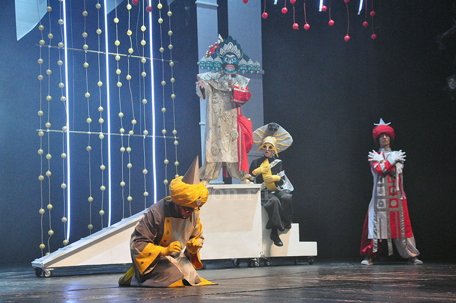 Крах жадного Раджи. В драматическом театре юный зритель увидит новый спектакль