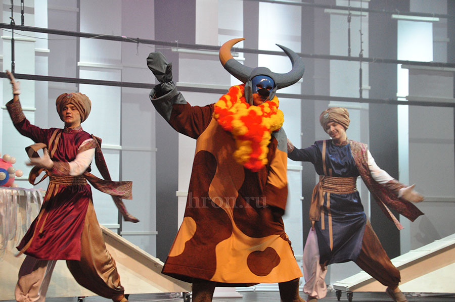 Крах жадного Раджи. В драматическом театре юный зритель увидит новый спектакль