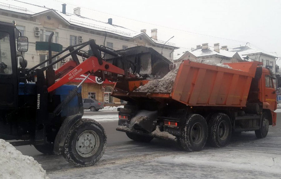 На дорогах работает спецтехника