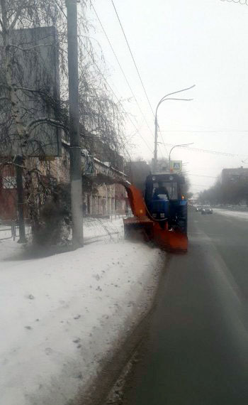 На дорогах работает спецтехника