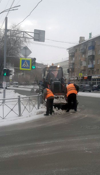 На дорогах работает спецтехника