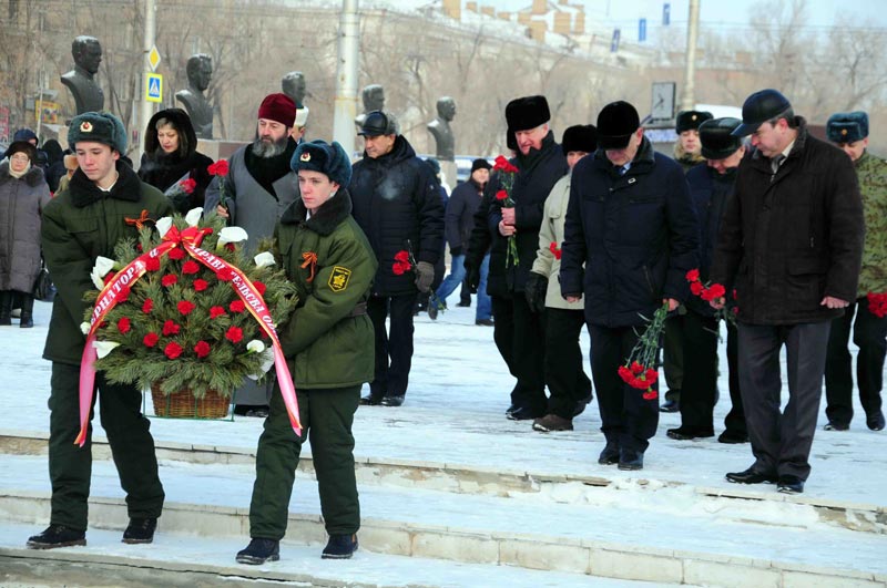 К юбилею Сталинградской битвы в Орске прогремели оружейные залпы